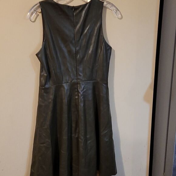 Rhyme dress XS  - Picture 5 of 7